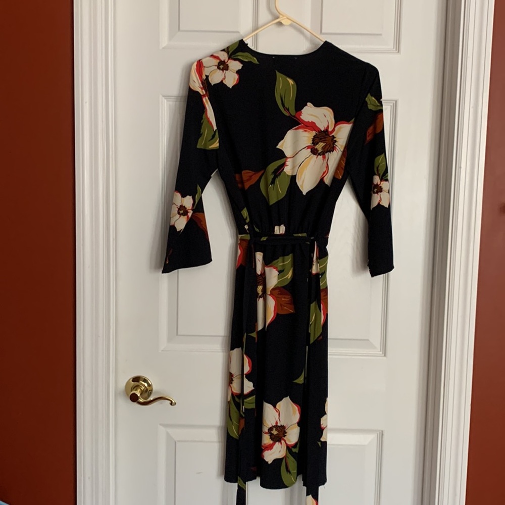 Beautiful dress size medium - Picture 5 of 6